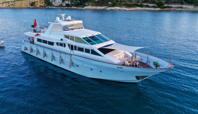 7 cabins 27M Benetti luxury yacht Velora in İzmir