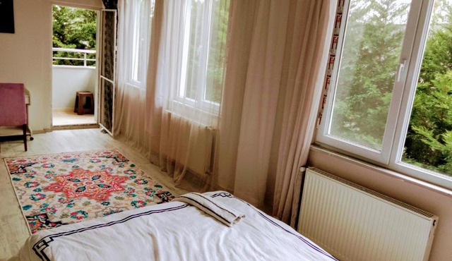 Ahmet Teacher Hotel, 6 minutes from the airport