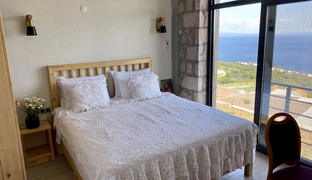 Assos Karadut Taş Otel