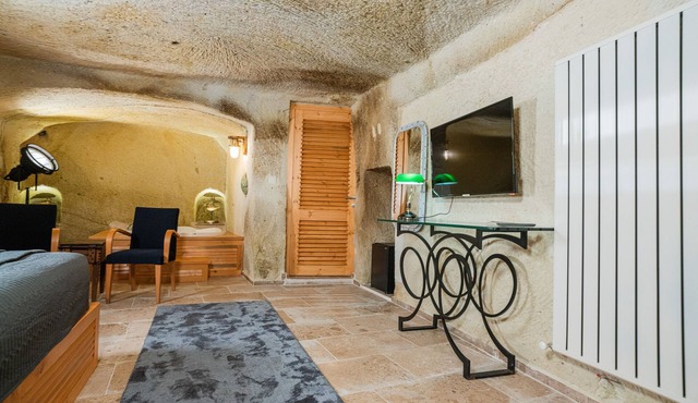 Bala Cave House