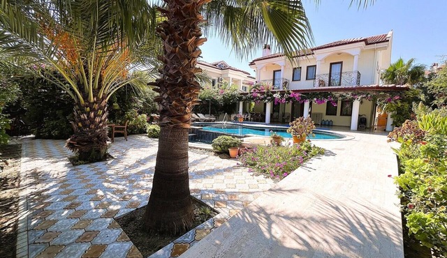 Beautiful 4 Bedroom Villa with Large Private Pool & Garden in Center of Dalyan!