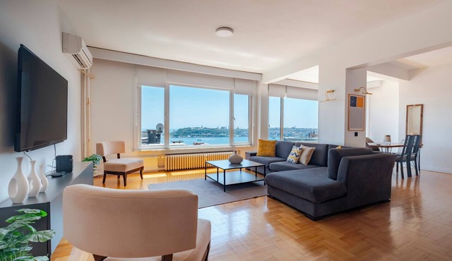 Bosphorus Panorama – Luxury 5BR Apartment with Balcony & AC