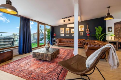 Bosphorus View Apt with 2 Terraces At Monnas Suite