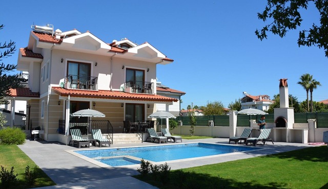 BRAND NEW BEAUTIFUL 5 BEDROOM VILLA WITH PRIVATE GARDEN AND POOL IN GULPINAR!!!!