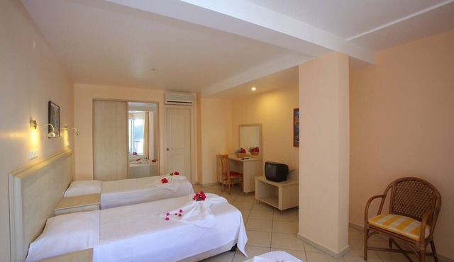 Catamaran Hotel