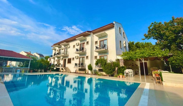 Cennet Hotel