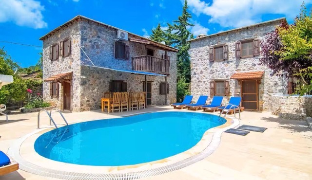 Central Kayaköy Twin Stone Villa – Private Pool, Large Garden & Outdoor Jacuzzi in FETHİYE