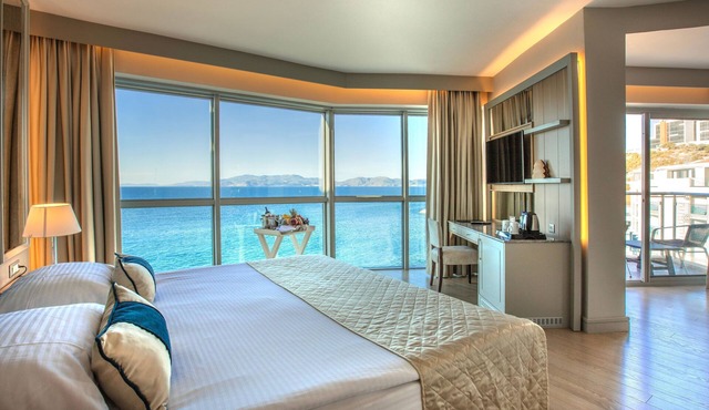 Charisma De Luxe Hotel