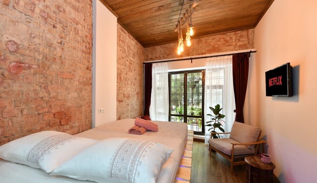 Charming 1-bedroom apartment with WiFi, AC in fabulous Istanbul