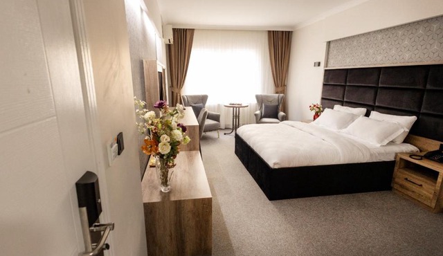 COMFORT HOUSE HOTEL