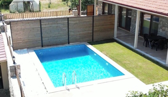 Cozy 2-Bedroom&Bathroom Stone Villa In Forest With Private Pool&ACs Close To Sea in Karacaağaç