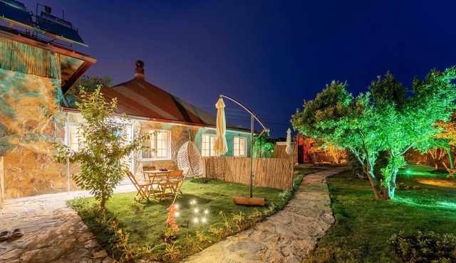 Cozy Bedroom, Livingroom and Fully Equipped Kitchen 10 minutes walking to Beach