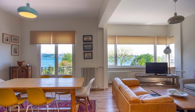 Cozy Waterfront Apt. with a Stunning View