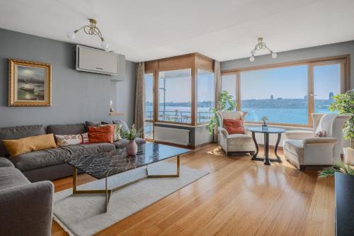 Duplex Flat w Panoramic Bosphorus View and Terrace in Istanbul