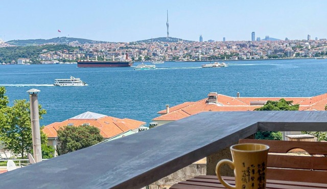 Elegant Bosphorus-View Residence Opposite Galataport in İstanbul