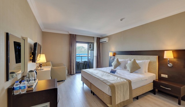 Faros Premium Beach Hotel