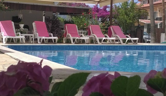 Garden-view suite room in Ortaca