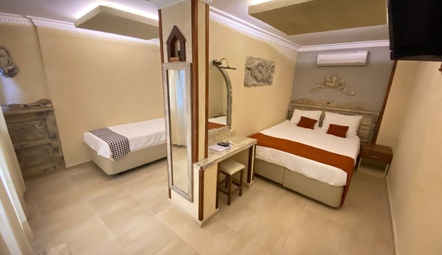 Golden Stone Otel