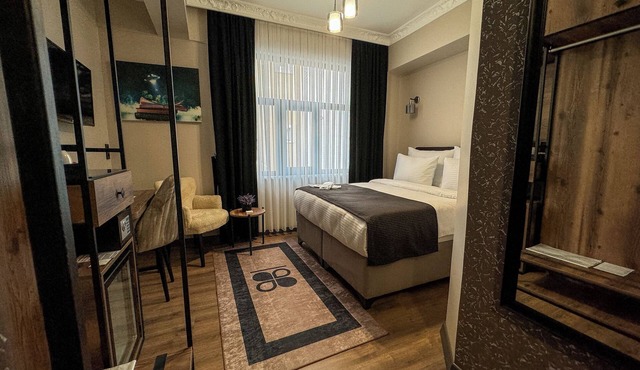 Grand Clover Hotel
