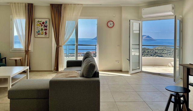 Lacivert Apart - Modern House with 180 Degree Unique Kaş View in Gazi