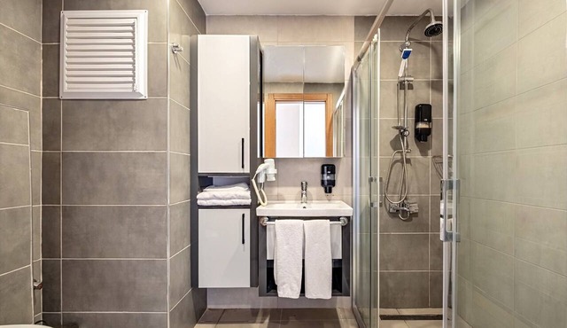 Laristone Suite Spa Hotel