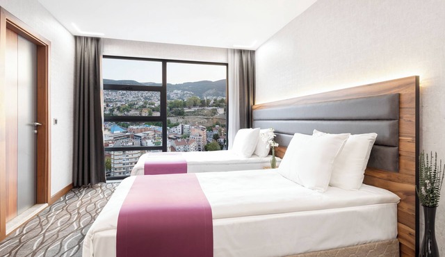 Lilium Hotel & Suites