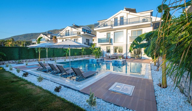 Luxury Villa in Ölüdeniz +90.554.321.1382 prıvate pool and garden in Muğla