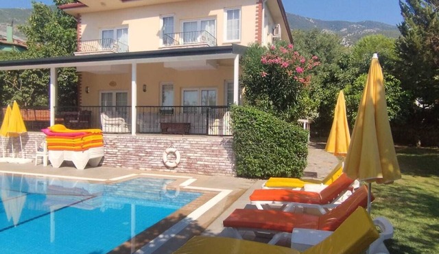 Luxury Villa with Private Pool, Large Green Garden & Free WIFI Unlimited in Ölüdeniz