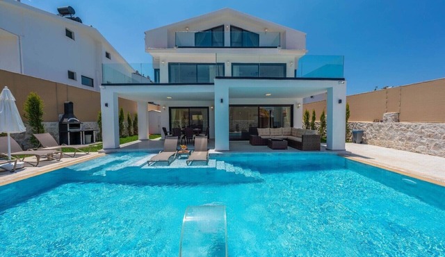 Luxury villa with private pool & garden overseeing stunning picturesque mountain in Fethiye