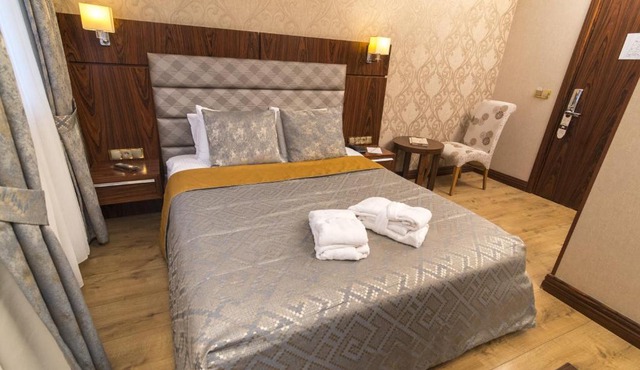 MidMar Deluxe Hotel