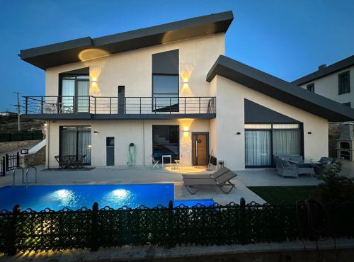 Mila Villa Foçaköy Tuzlu Su Havuzlu Müstakil Villa