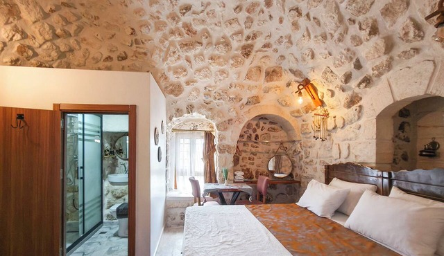 Mons Masius Hotel