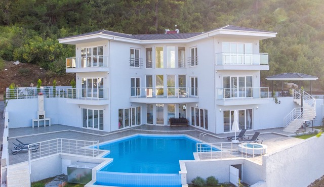 Mountain Villa with private pool in Olu Deniz