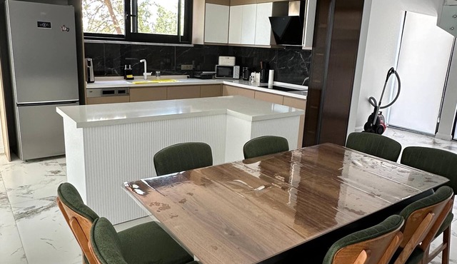 Muğla Karabörtlen Villalar Bölgesinde 2025 yapımı doğa içerisinde havuzlu villa! in Ula