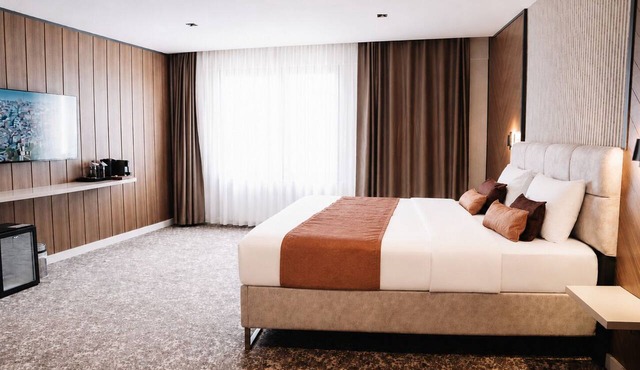 Nevv City Hotel