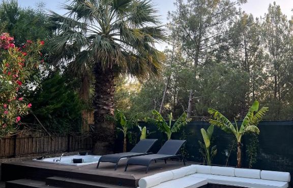 Oludeniz Luxury Villa with Jacuzzi, Common Pool
