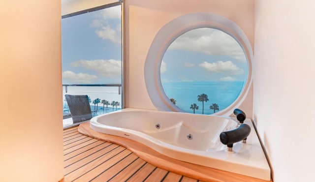 PEARLY HOTEL