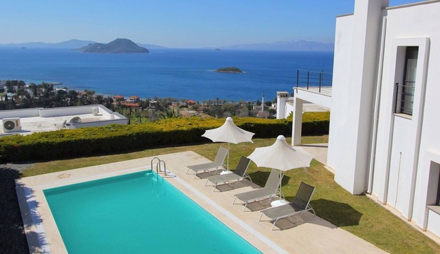 PRİVATE POOL VİLLA WİTH AMAZİNG SEAVİEW NEAR BEACH
