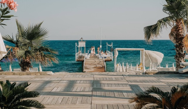 Raw Beach Hotel
