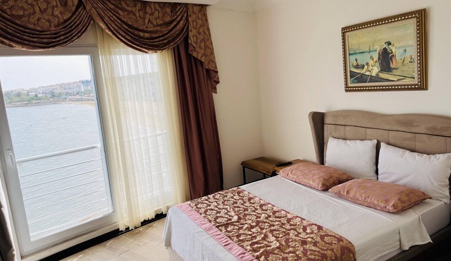 Roxo Beach Hotel