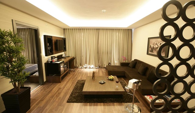 RYS Hotel & Restaurant