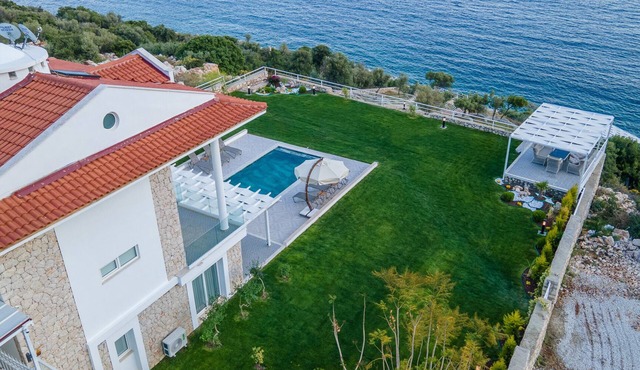Seaside 4 Bedroom Villa Kalkan Elena Sarı in Mugla