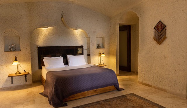 Seki Cave Hotel, Wake Up to Hot Air Balloons
