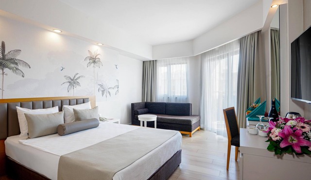 Side Aluna Hotel