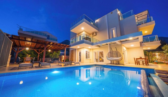 Spacious 5bedroom capacity villa in charming Antalya Kalkan perfect for families in Antalya