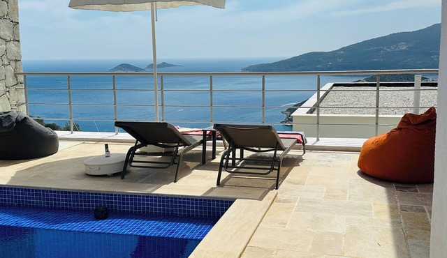 Spacious, Comfortable 1 Bed Private Villa with the most fabolous Kalkan BayViews in Antalya