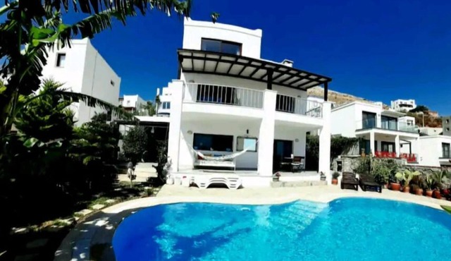 Spacious & Cosy Triplex House With a Private Pool in Bodrum Mugla