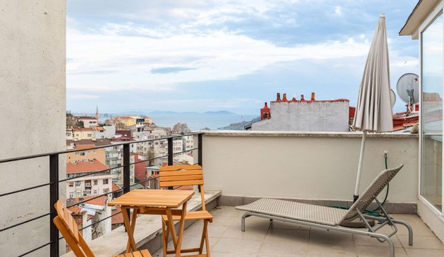 Spacious Duplex Haven | Bosphorus View & Elevator