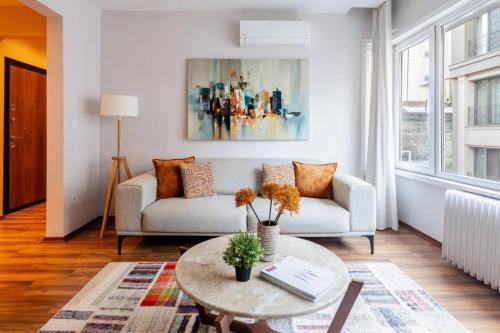 Spacious Modern 4-Bed2Bath Central Oasis! #370