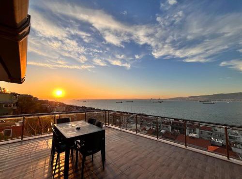 Stay in a House with Sea View in Historical Elevator Mansion in Izmir